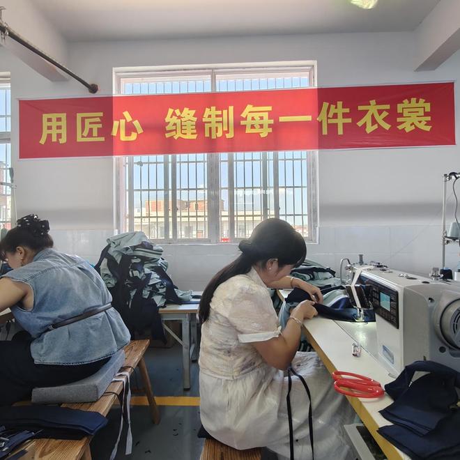 饰江西生产基地顺利投产开元棋牌网站浙江金裁服(图1) 饰江西生产基地顺利投产开元棋牌网站浙江金裁服(图1)