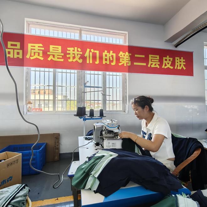 饰江西生产基地顺利投产开元棋牌网站浙江金裁服(图4) 饰江西生产基地顺利投产开元棋牌网站浙江金裁服(图4)